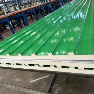 production line of Insulation roof panel with green aluminium veneer